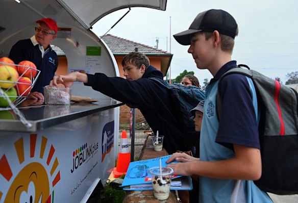 Leigh Rowney (left) a volunteer at the Scone Neighbourhood Resource Centre's Breakfast van serves school children Issac (2nd from left), Tahlia (3rd from left), James (2nd from right), and Gabriel (right) breakfast before heading to school.