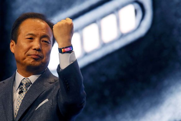 Samsung's JK Shin sports the Gear Fit fitness band.