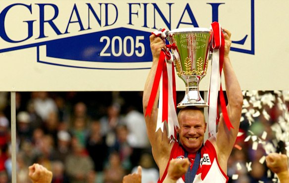 Swans captain Barry Hall holding aloft the AFL Premiership Cup
