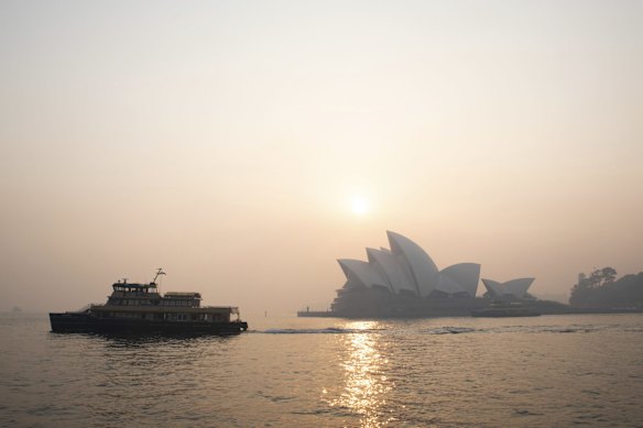 Smoke haze from bushfires clouds Sydney in smoke.