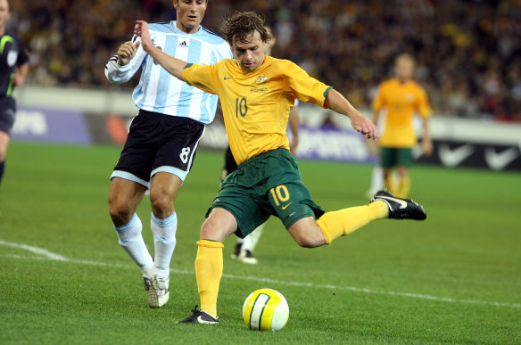 Brett Holman shoots at goal for Australia against Argentina at the MCG on September 11, 2007.