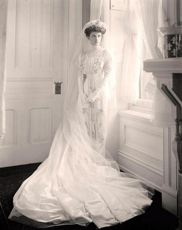 An Edwardian wedding dress in the 1900s. The bride's hair was gathered in loose up ‘dos, in a style called ‘Gibson Girl’. 
