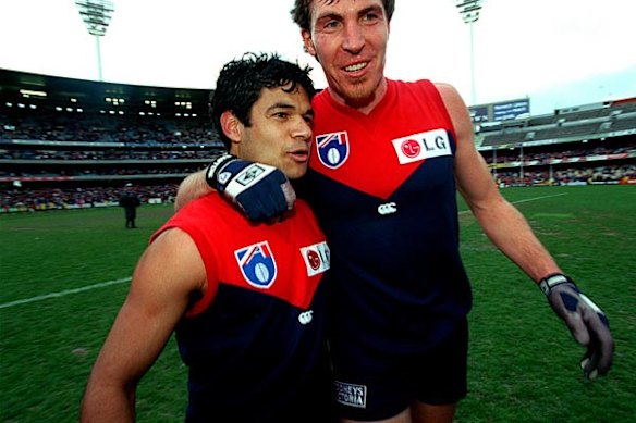 Jeff Farmer and Jim Stynes after win over the Adelaide Crows at the MCG in the 1st qualifying final, September 5 1998.