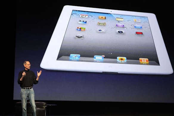 Steve Jobs introduces the iPad 2.