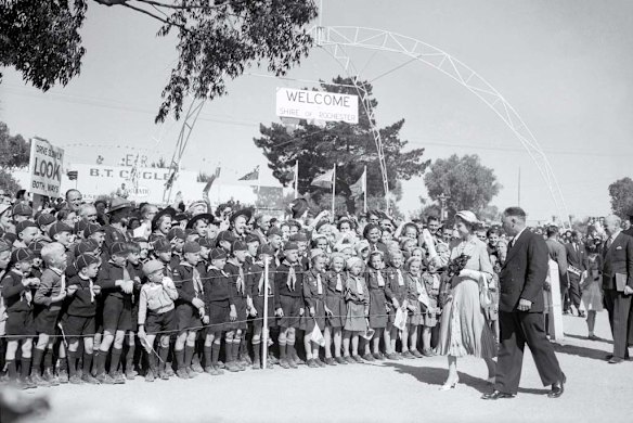 Queen Elizabeth greets young Boy Scouts and Girl Guides in the town of Rochester, Victoria.