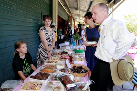 Premier Campbell Newman speaking to people on election day at Newmarket State School, Brisbane.