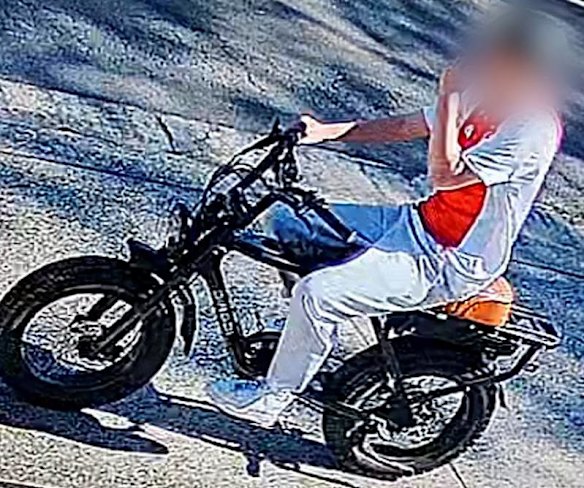 The man is described as Caucasian, aged under 25, 175cm tall and of medium build.