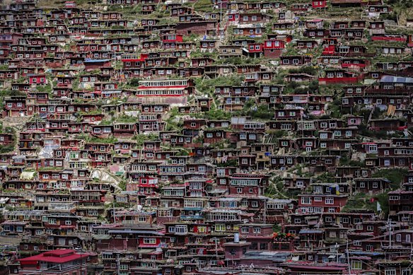 Living in a slum in the pursuit of spiritual perfection