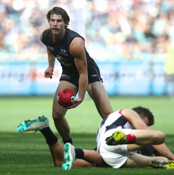 Bryce Gibbs handballs.