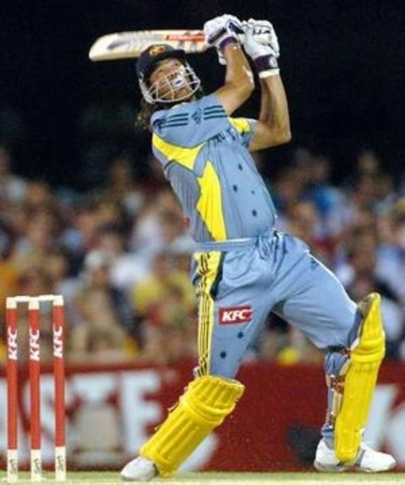Andrew Symonds in the forgettable 2006 kit.