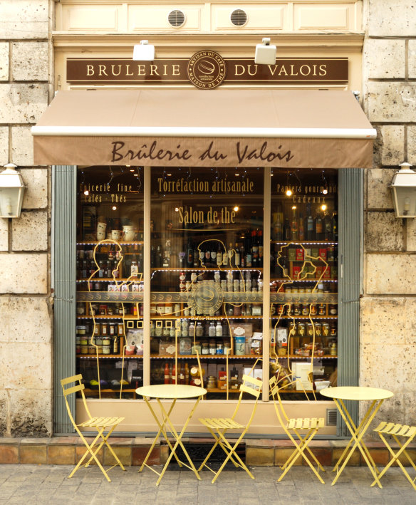 Street cafe in Angouleme.