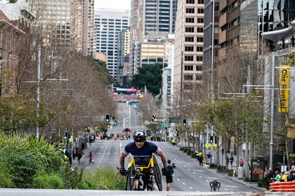 Wheelchair racers start the City2Surf down Williams Street.