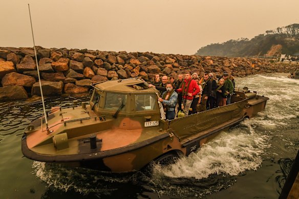 Mallacoota Evacuations by army personnel to the HMAS Choules Friday 3rd January 2020.