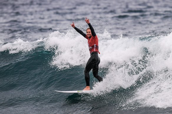 Ethan Ewing celebrates after winning the men's title.
