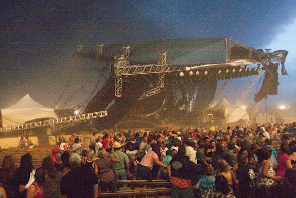 Collapsed stage