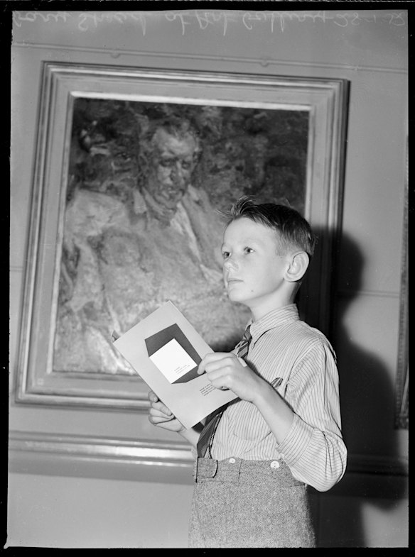 A young Garry Shead, with his program for the Archibald, Wynne and Sulman Prizes at the National Art Gallery of New South Wales on 28 January 1952. Forty years later, he would win the 1992-93 Archibald Prize himself with a portrait of Tom Thompson.