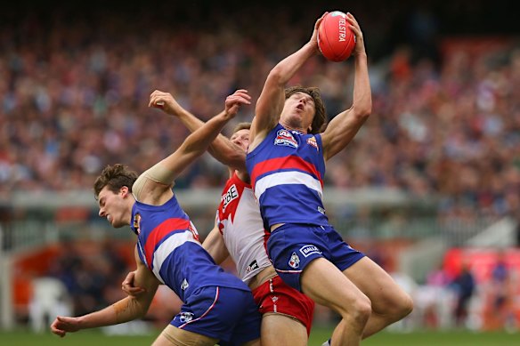  Liam Picken of the Western Bulldogs takes a mark during the 2016 AFL Grand Final