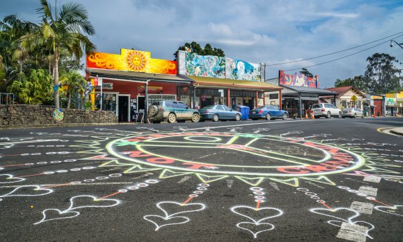 在 Nimbin 中，'事物在 Nimbin 时间运行'。