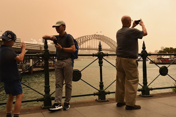A strong wind change has swept dust over Sydney
