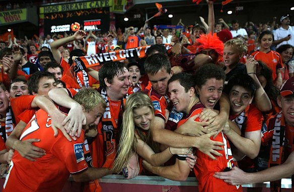 The Roar complete their dream season with a stunning come-from-behind victory over the Mariners.