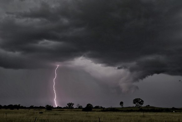 A Supercell storm near Wellington close to the Gulgong area.