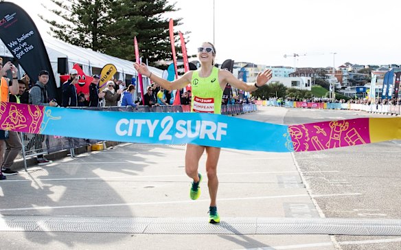 Leanne Pompeani won the women's race in 45 minutes, 49 seconds.