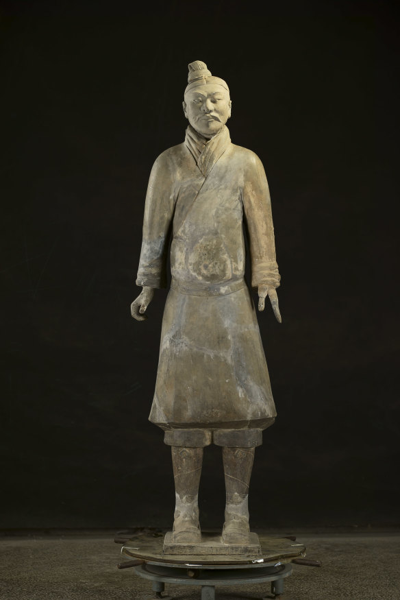 An unarmored officer from the tomb, dating from the Qin Dynasty 221–207 BCE.
