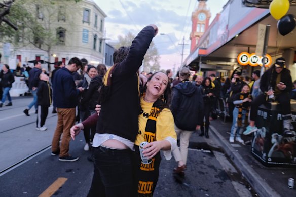 Richmond supporters celebrating their teams win over Adelaide during the AFL Grand Finals in Swan st Richmond.  Photo Luis Enrique Ascui