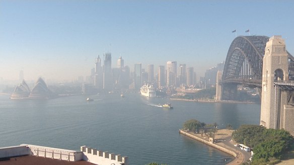 Ferry's head out into the smoke this morning on the Harbour.
