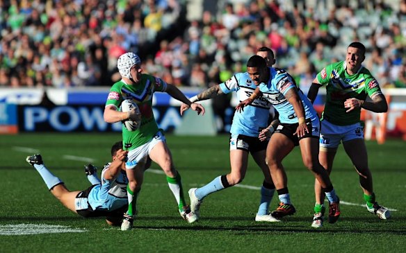 Sam Williams slices through the Sharks' defence.