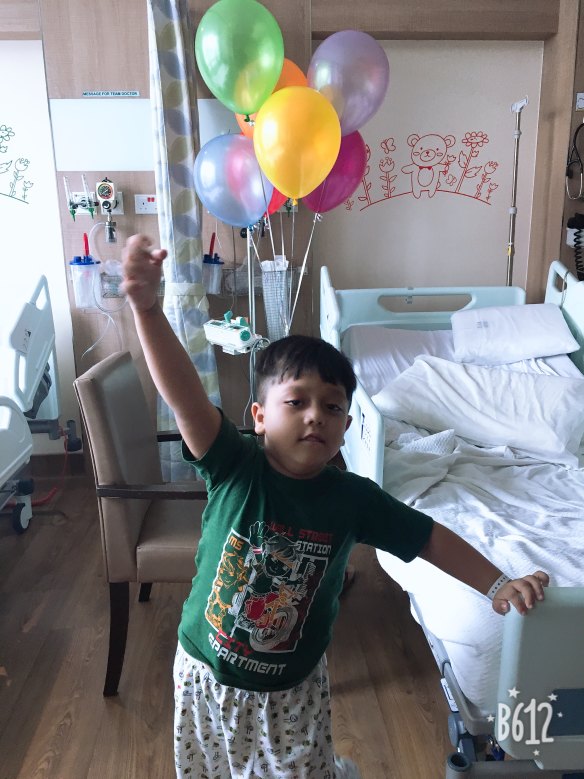Mikolaj Barman playing with balloons the day before his operation.