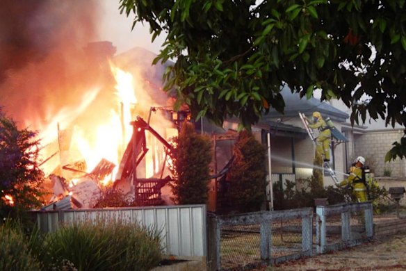 Collie fire destroys homes