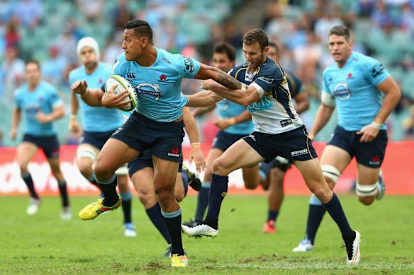 Israel Folau of the Waratahs makes a break 