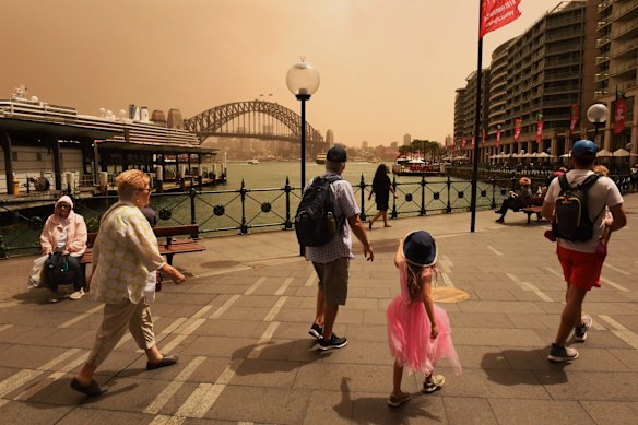 A strong wind change has swept dust over Sydney

