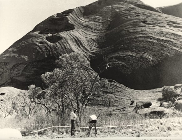 Dr Kevin Lee , NT Forensic Pathologist & Bernard Zwolak , Forensic science lab scientist near the point where the jacket was found.6th February 1986