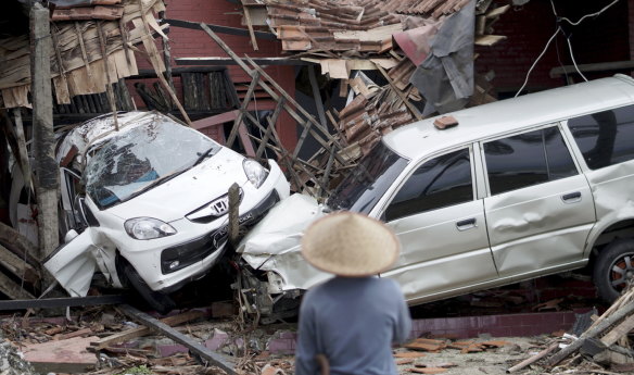 Buildings and vehicles were severely damaged in the disaster. 