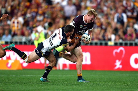 Jack Reed on his way to scoring the controversial try.
