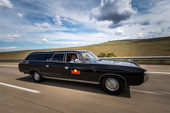 The Hearse on the Hume Hwy heading for Wagga Wagga.