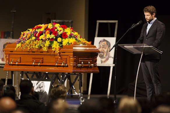 Ben Quilty, Australian artist and mentor to Myuran addressing the congregation. 