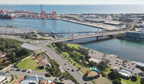 Main Roads WA’s new design for the replacement Fremantle Traffic Bridge has pleased locals because it has retained the shoreline and the “Containbow”.