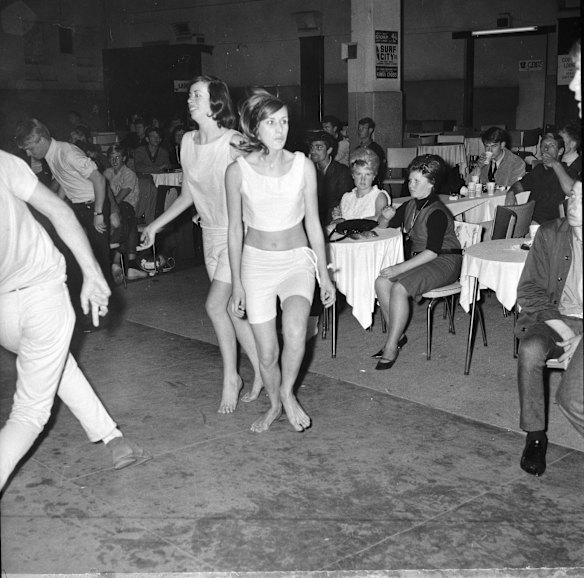 Teenagers do the Stomp at Surf City, Kings Cross, 18 September 1963.

