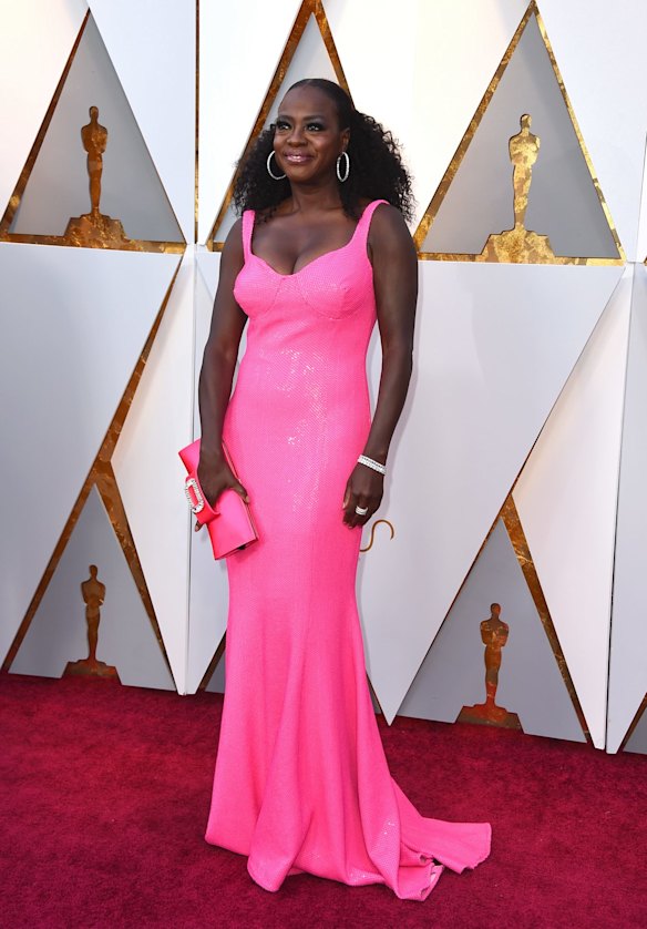Viola Davis arrives at the Oscars in Michael Kors Collection.