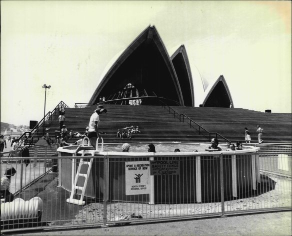 Learn to swim classes at the Opera House Forecourt, 1977.
