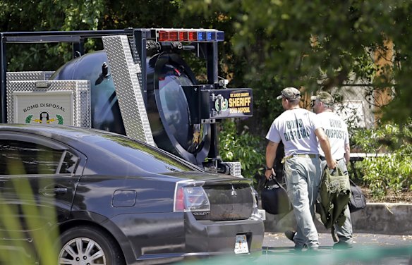 Bomb disposal officers head to check an apartment complex possibly linked to the fatal shooting at an Orlando nightclub.