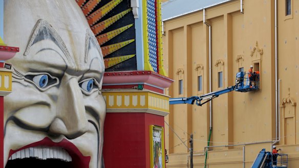 Work continues on the Palais facade as the neighboring Luna Park landmark looks on.