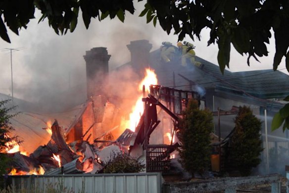 Collie fire destroys homes