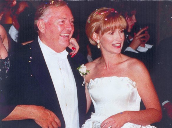 In 1995 Bond married Diana Bliss, a PR consultant and theatre producer.