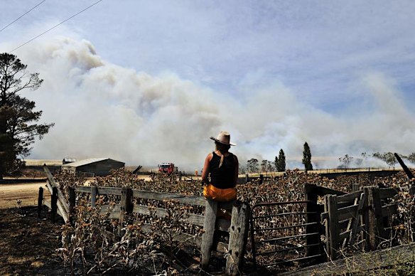 Residents and RFS on sight of a major bushfire on Mount Forest Road near Cooma.