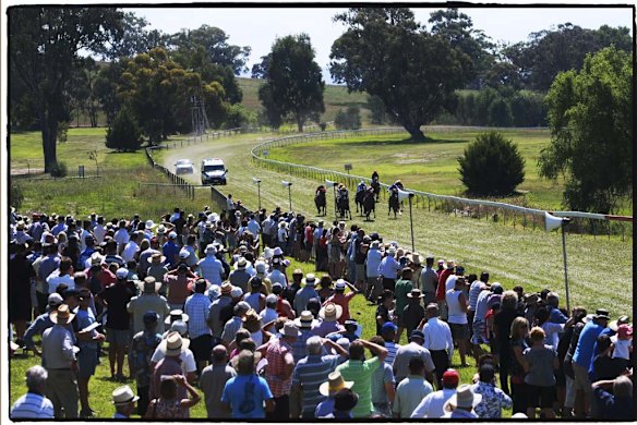 Keen racing on the narrow Yea track.