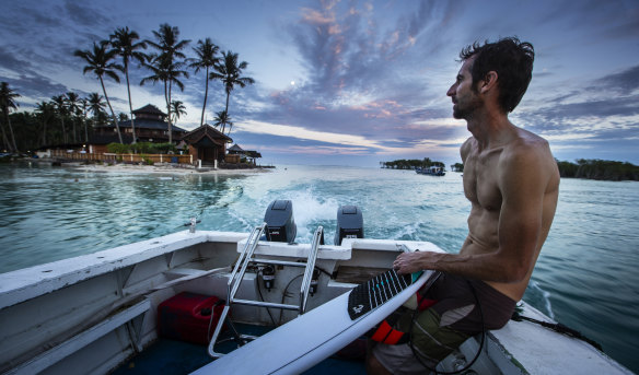 A team of students and academics from the University of Wollongong (UOW) travelled to the remote Mentawai Islands located off West Sumatra in Indonesia to test the 3D printed fins.